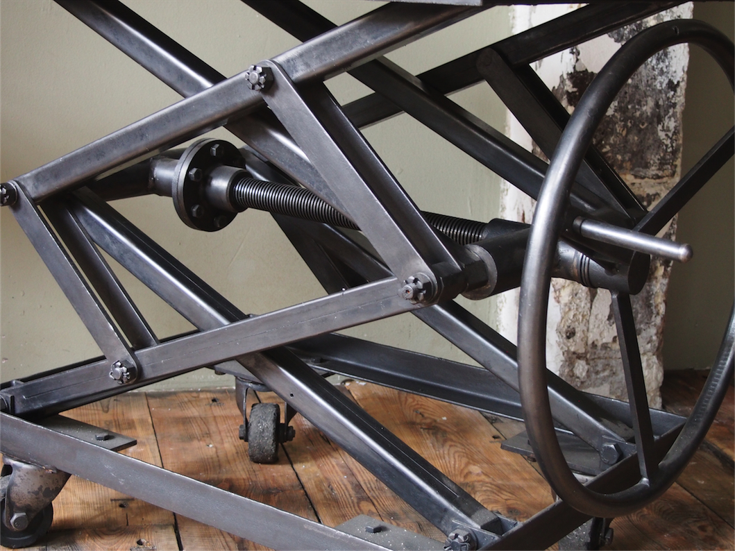 Ancienne table elevatrice d'atelier console ou table basse – Image 10