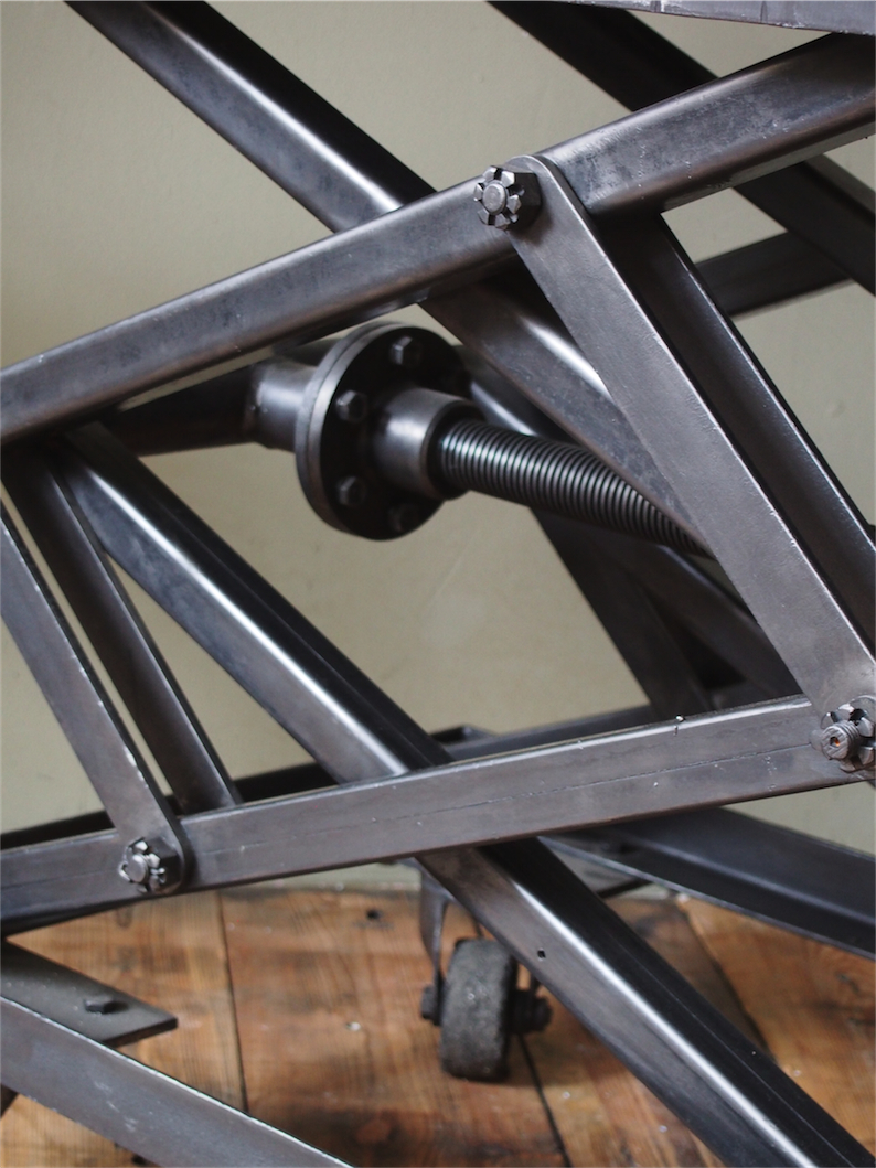 Ancienne table elevatrice d'atelier console ou table basse – Image 11