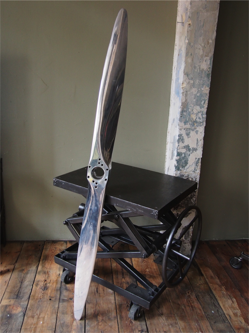 Ancienne table elevatrice d'atelier console ou table basse – Image 13