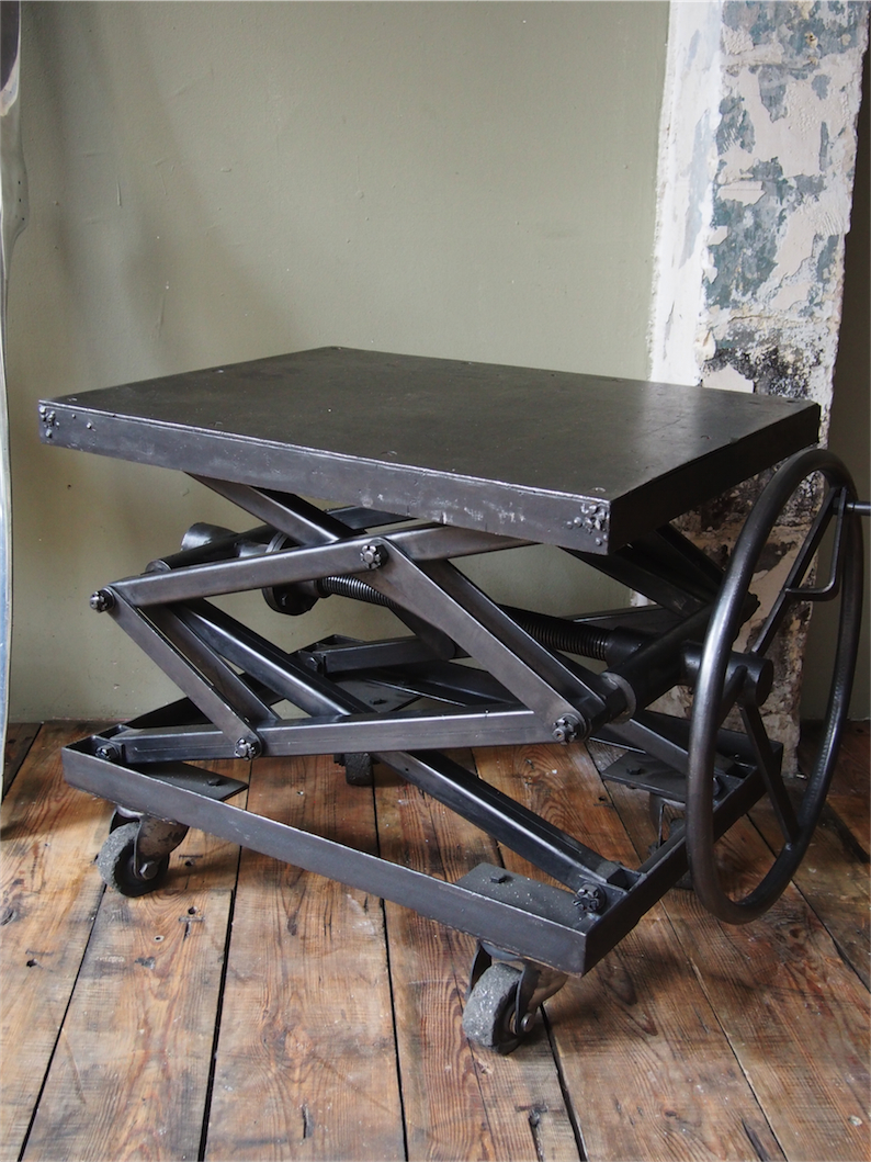 Ancienne table elevatrice d'atelier console ou table basse – Image 14