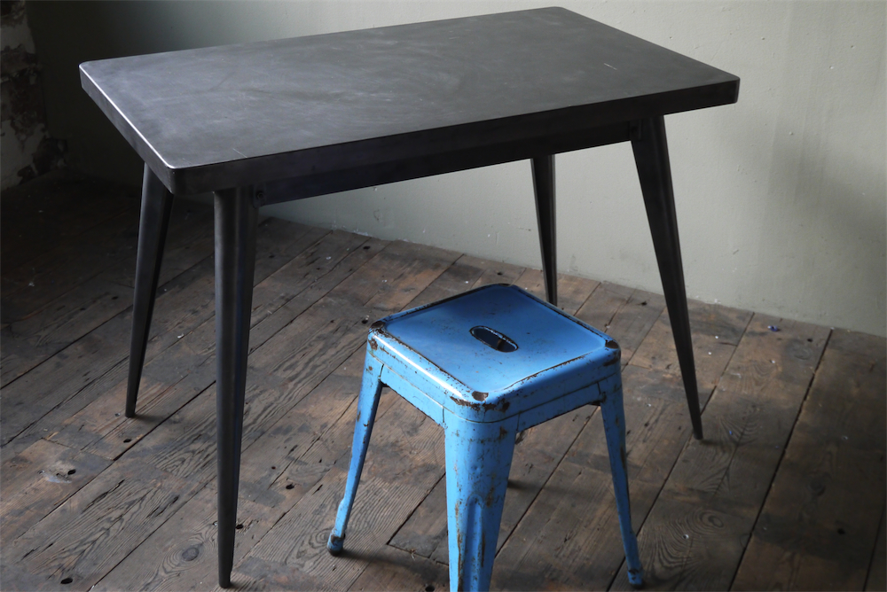 La célèbre table 55 Tolix patine graphite – Image 5