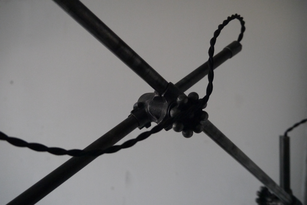 Rare Lampe applique O.C. White Industrielle opaline blanche la lampe de reference a new york dans les loft – Image 9