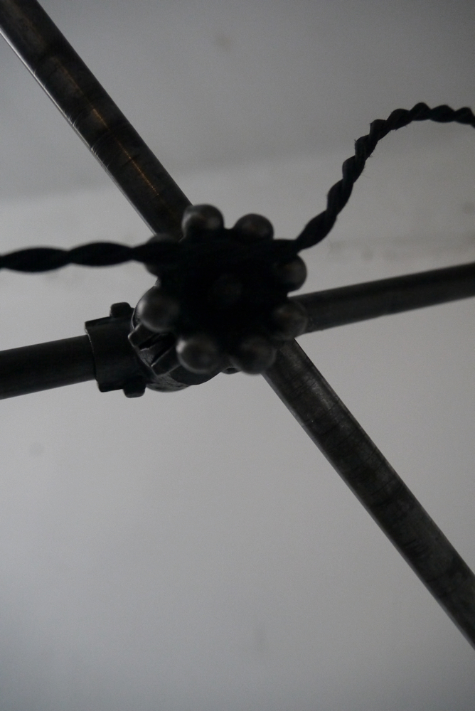 Rare Lampe applique O.C. White Industrielle opaline blanche la lampe de reference a new york dans les loft – Image 10