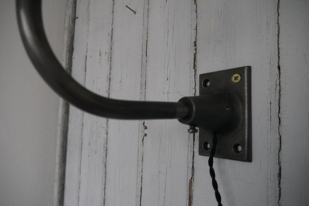 Rare Lampe applique O.C. White Industrielle opaline blanche la lampe de reference a new york dans les loft – Image 12