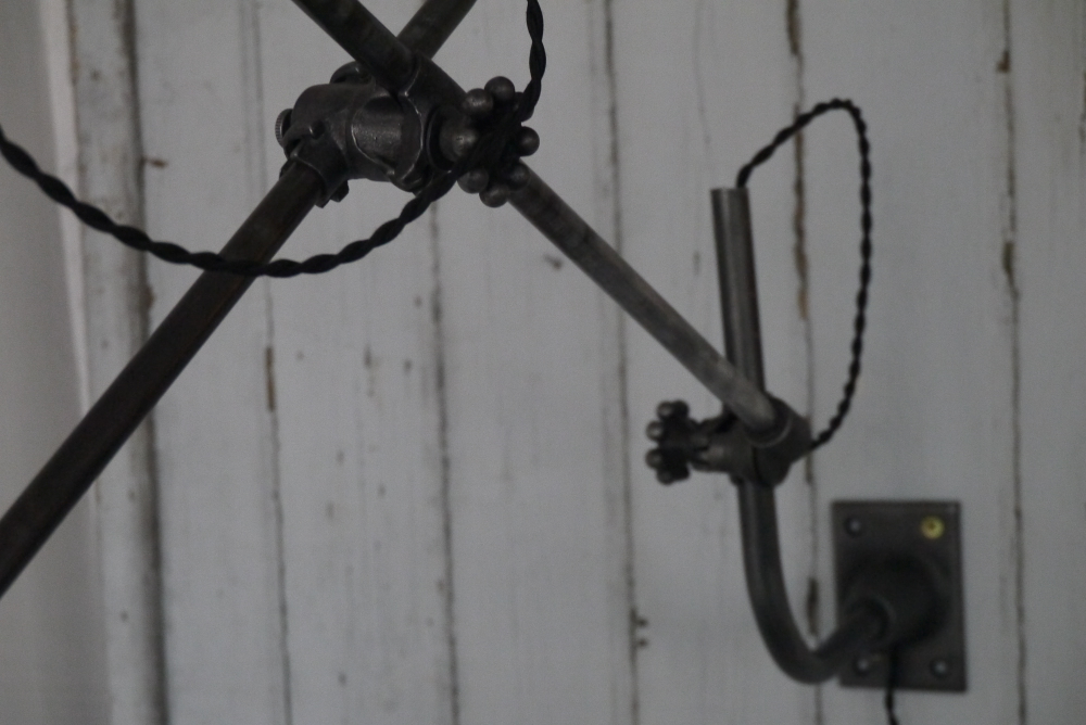 Rare Lampe applique O.C. White Industrielle opaline blanche la lampe de reference a new york dans les loft – Image 13