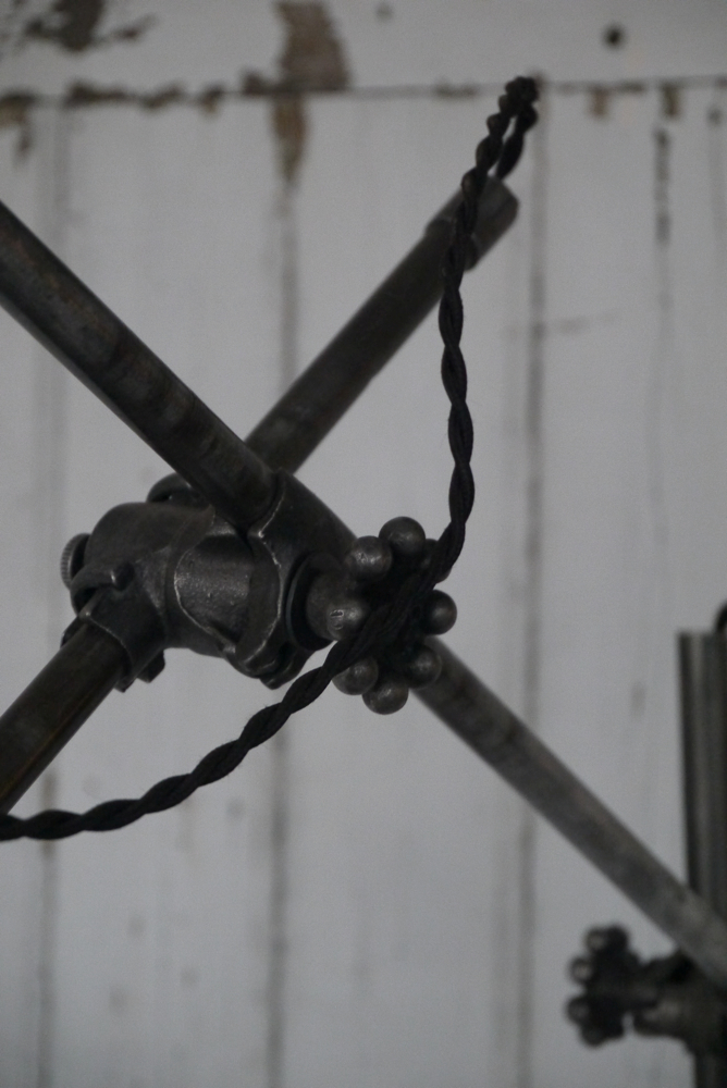 Rare Lampe applique O.C. White Industrielle opaline blanche la lampe de reference a new york dans les loft – Image 14