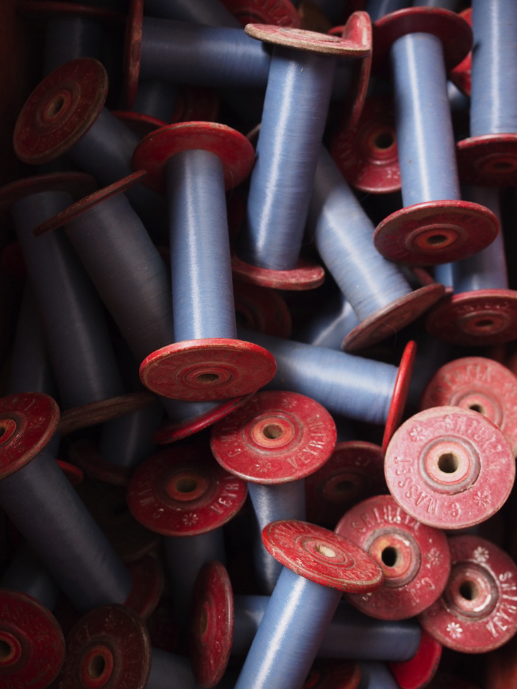 bobine filature rouge fil bleu stock vintage – Image 8