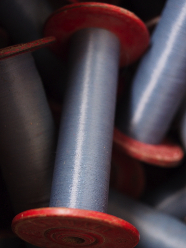 bobine filature rouge fil bleu stock vintage – Image 6