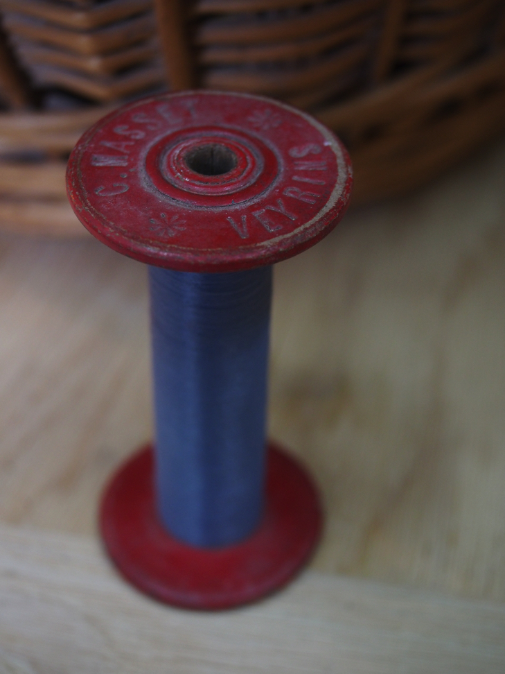 bobine filature rouge fil bleu stock vintage – Image 4