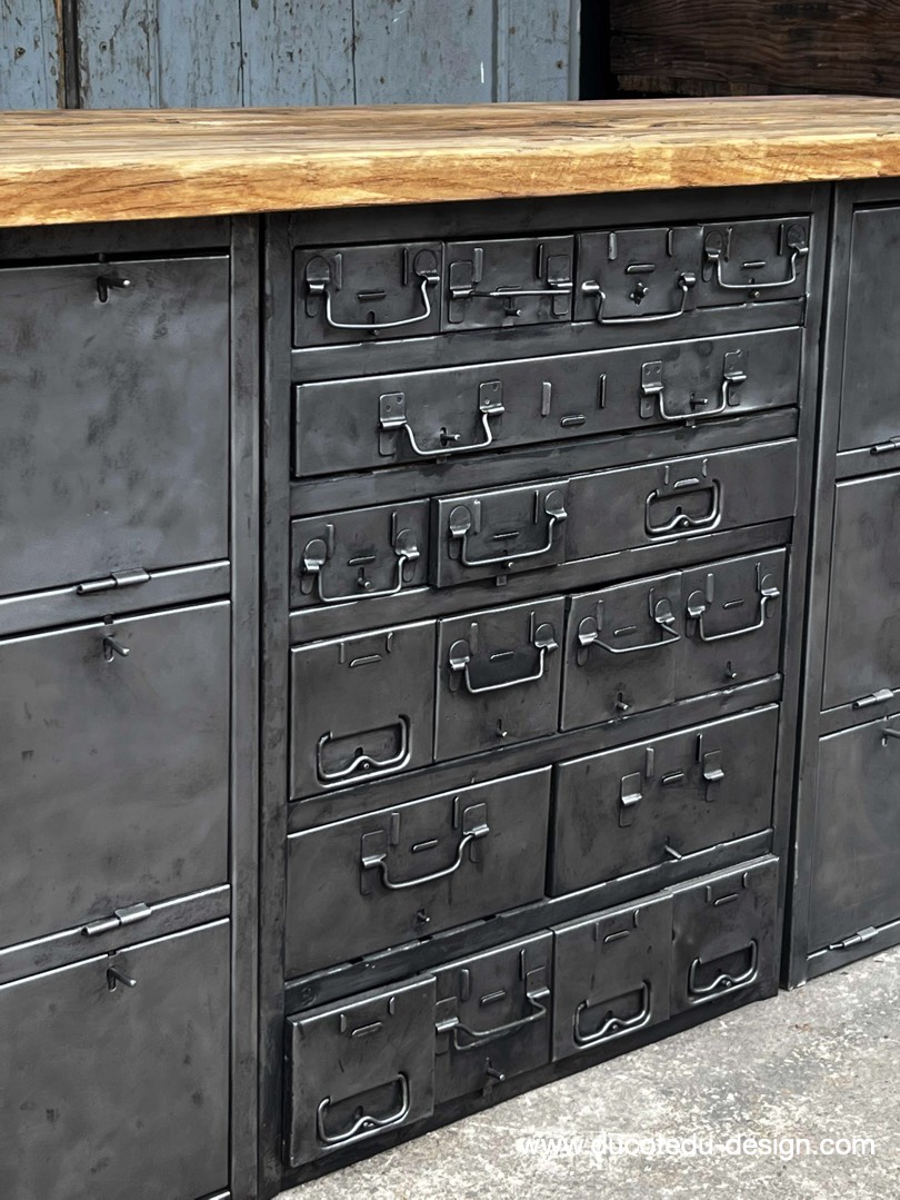 enfilade industrielle 6 compartiments 18 tiroirs atelier militaire plateau vieux chene massif – Image 8