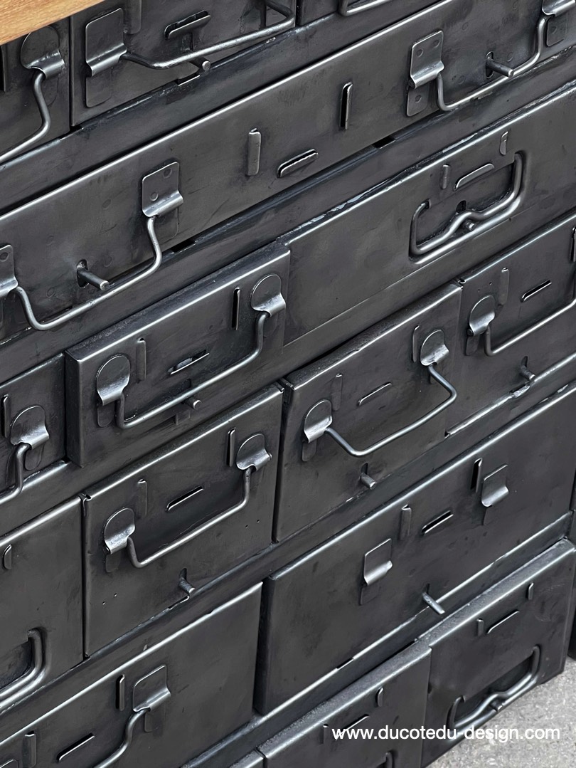 enfilade industrielle 6 compartiments 18 tiroirs atelier militaire plateau vieux chene massif – Image 11