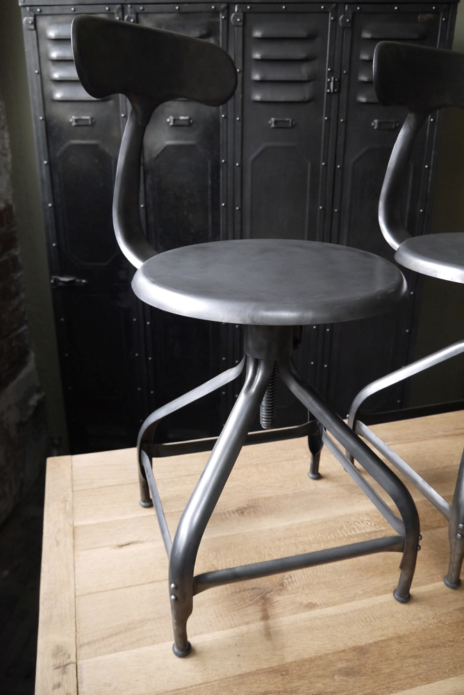 ancienne Chaise basse d atelier industrielle nicolle "" dit queu de baleine "" – Image 8