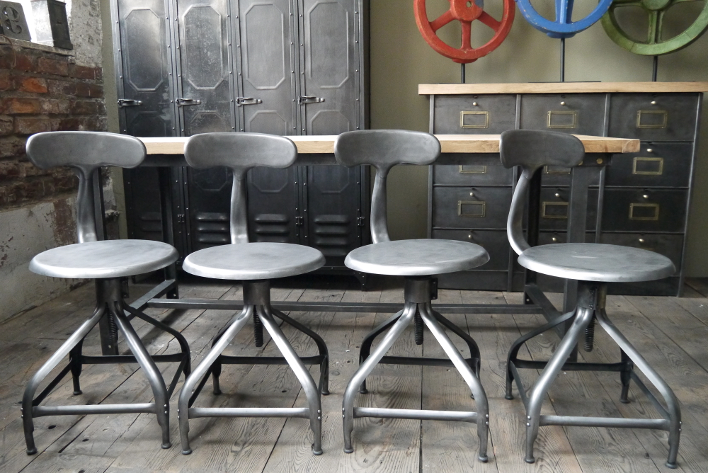 ancienne Chaise basse d atelier industrielle nicolle "" dit queu de baleine "" – Image 11
