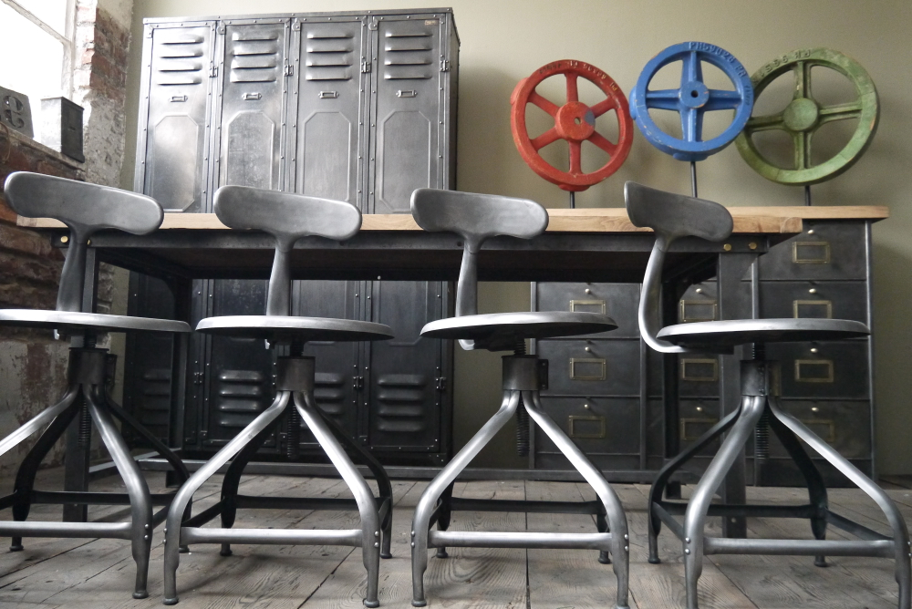 ancienne Chaise basse d atelier industrielle nicolle "" dit queu de baleine "" – Image 6