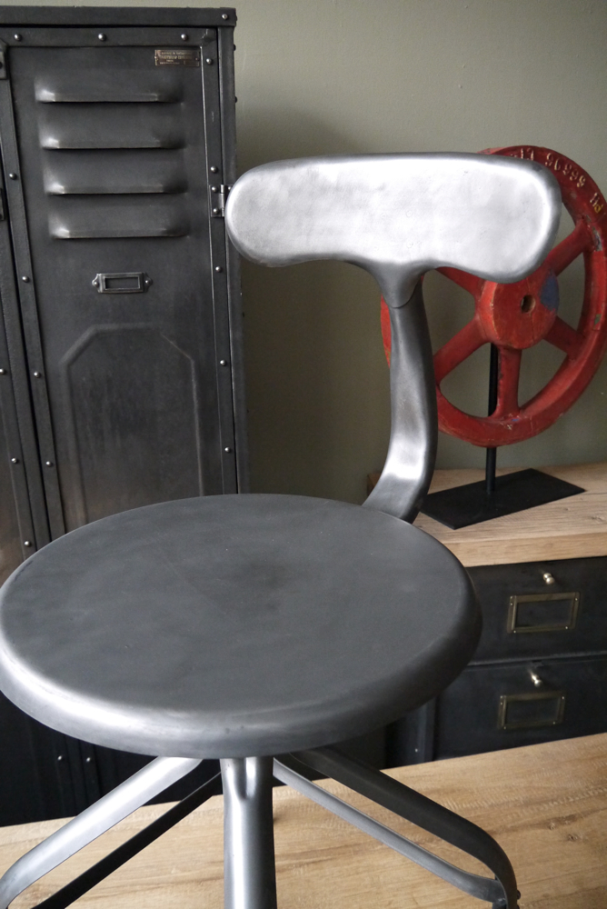 ancienne Chaise basse d atelier industrielle nicolle "" dit queu de baleine "" – Image 13