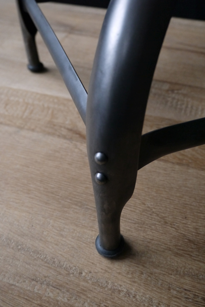 ancienne Chaise basse d atelier industrielle nicolle "" dit queu de baleine "" – Image 14