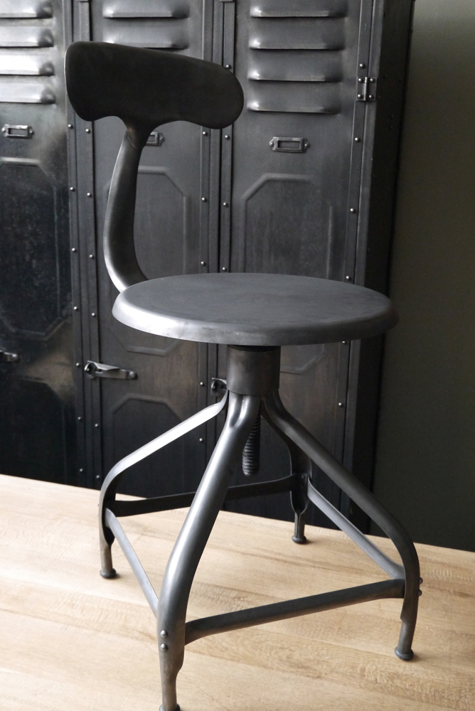 ancienne Chaise basse d atelier industrielle nicolle "" dit queu de baleine "" – Image 16