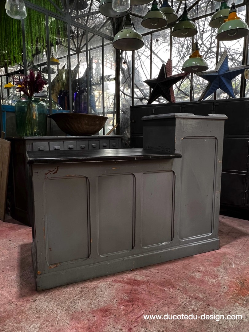 comptoir en bois d'une quincaillerie patine grise d'origine – Image 6