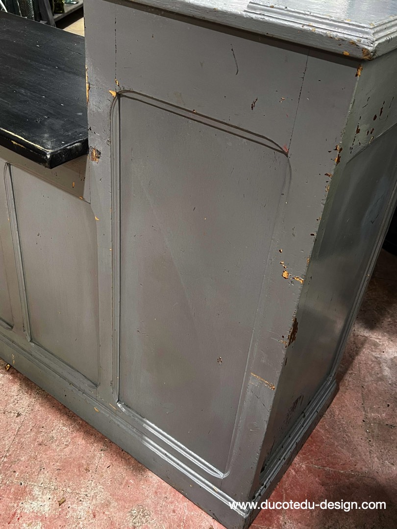 comptoir en bois d'une quincaillerie patine grise d'origine – Image 11