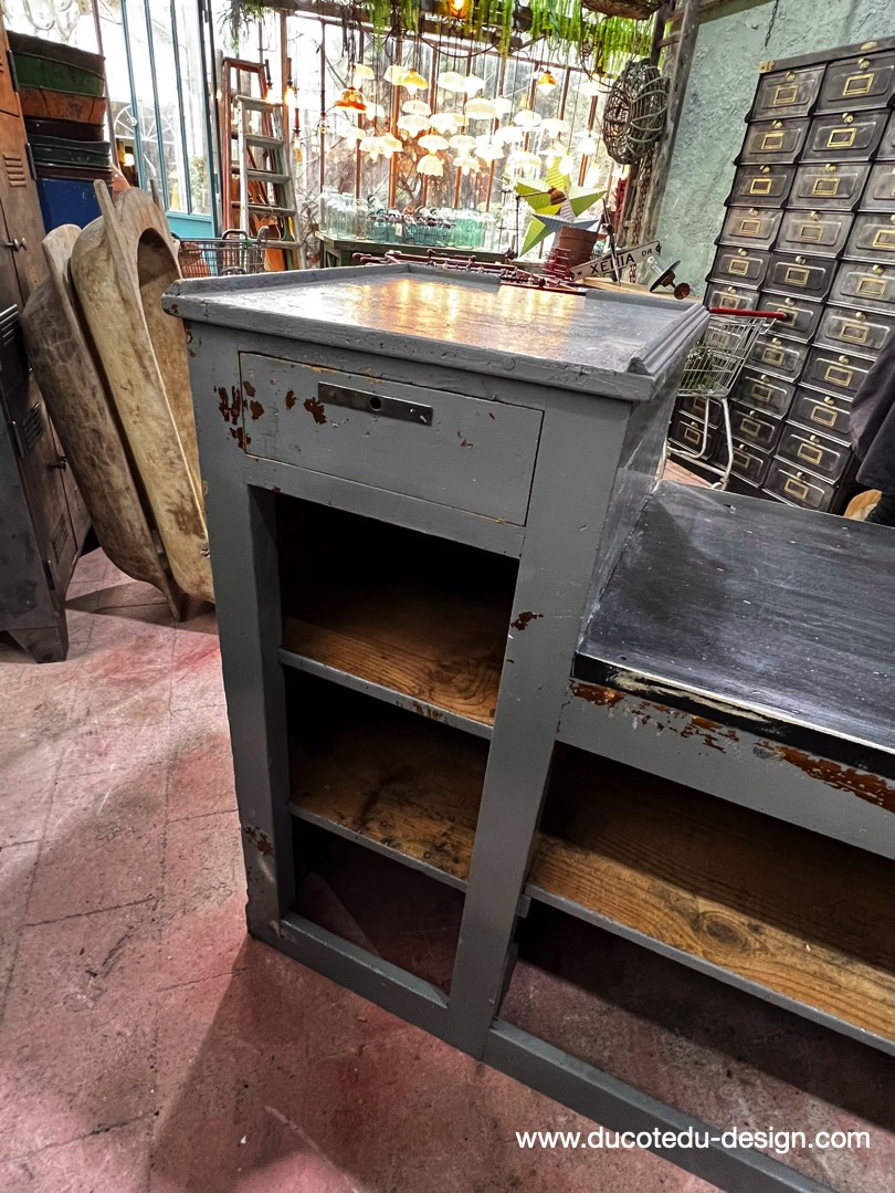 comptoir en bois d'une quincaillerie patine grise d'origine – Image 14