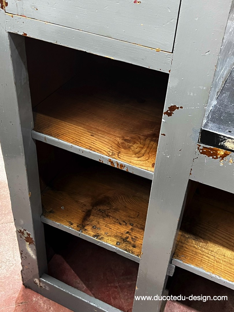 comptoir en bois d'une quincaillerie patine grise d'origine – Image 15