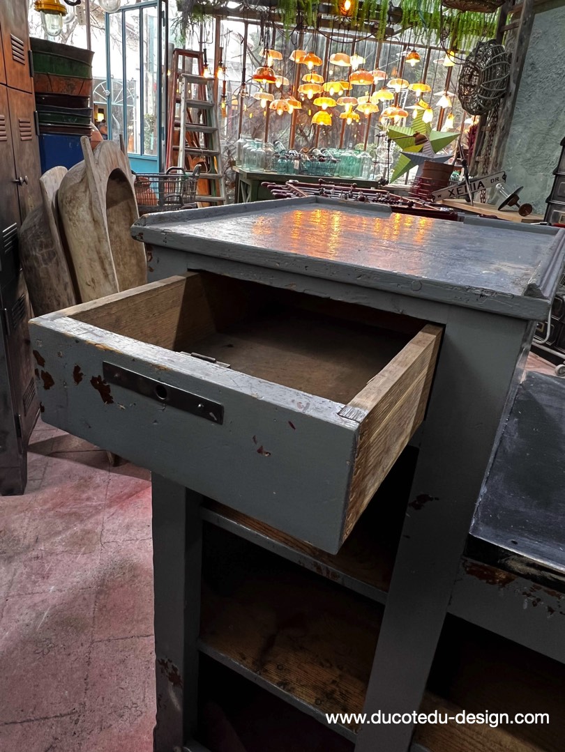 comptoir en bois d'une quincaillerie patine grise d'origine – Image 16