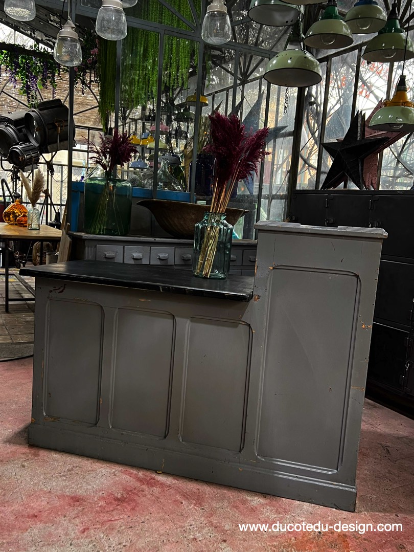 comptoir en bois d'une quincaillerie patine grise d'origine – Image 21