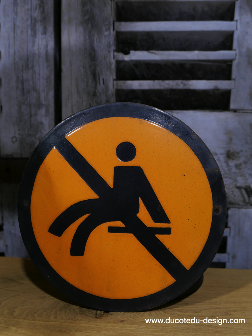 Plaque emaillee signalitique usine russe ne pas s'assoir ref R89 – Image 3