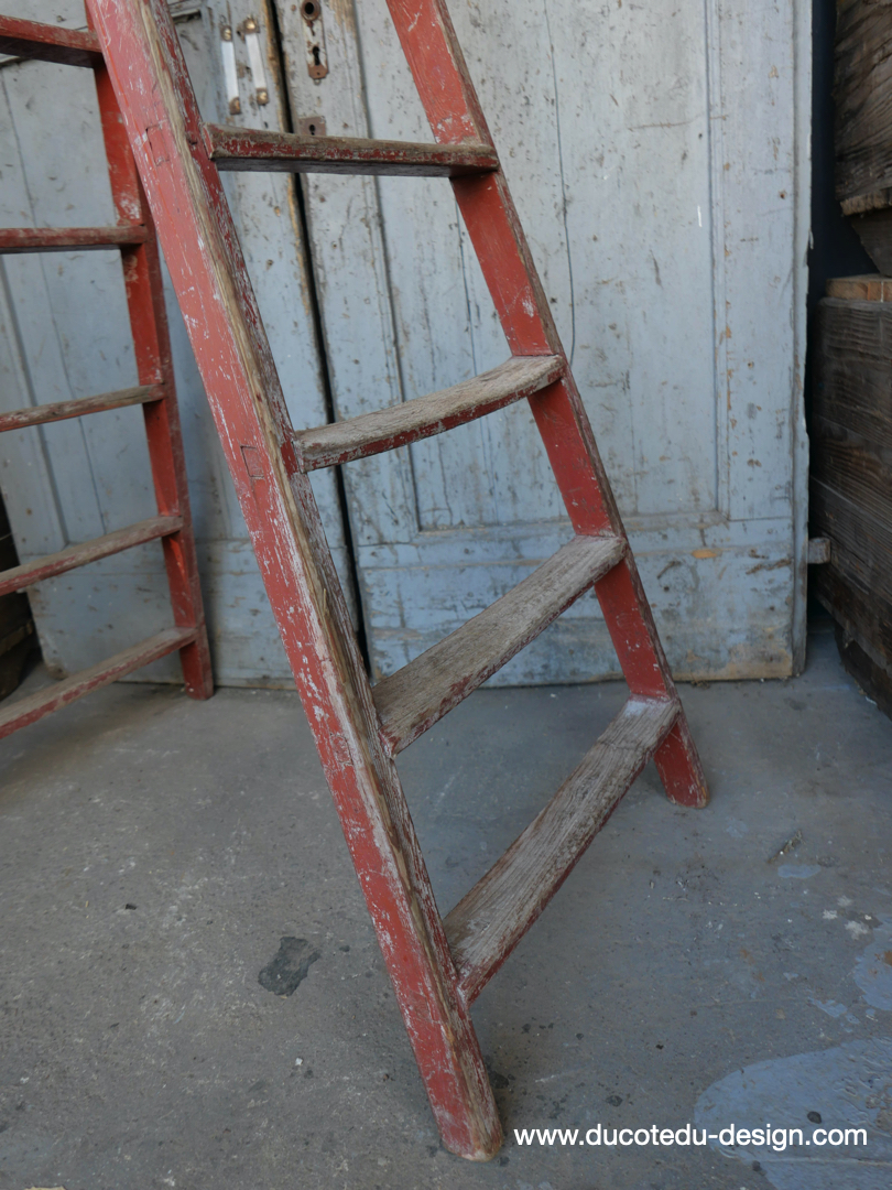 Escabeau pliant d'atelier en bois superbe patine rouge – Image 6