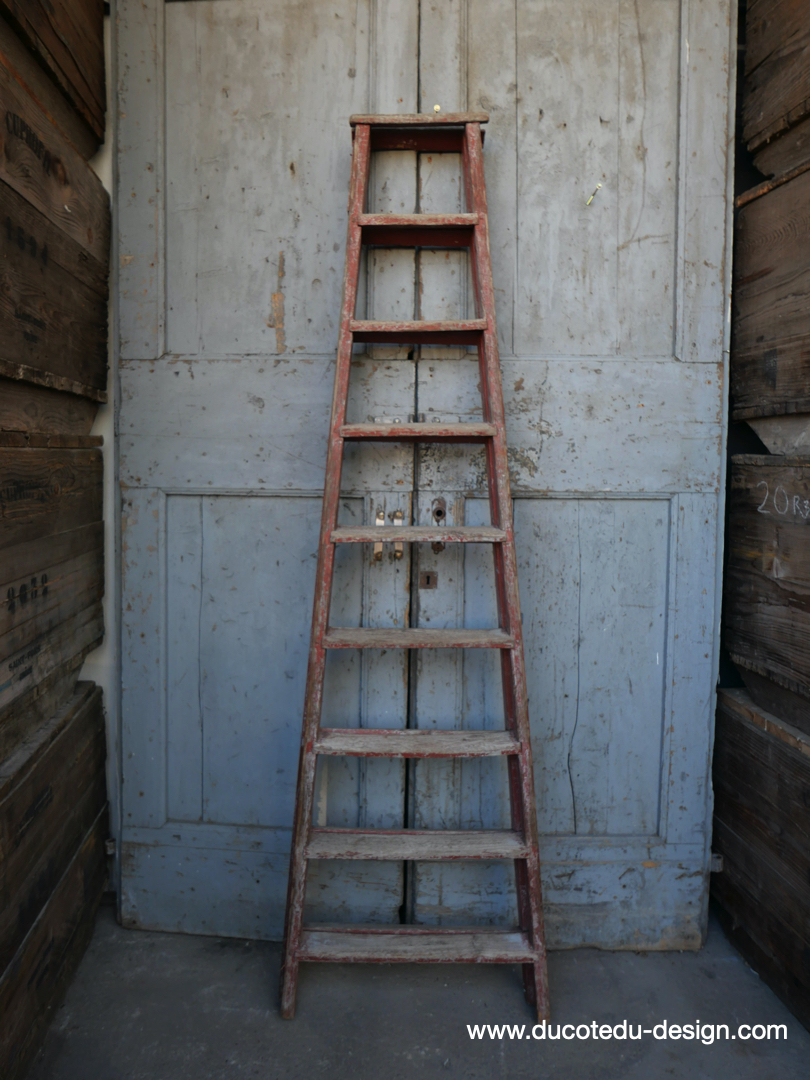 Escabeau pliant d'atelier en bois superbe patine rouge – Image 10