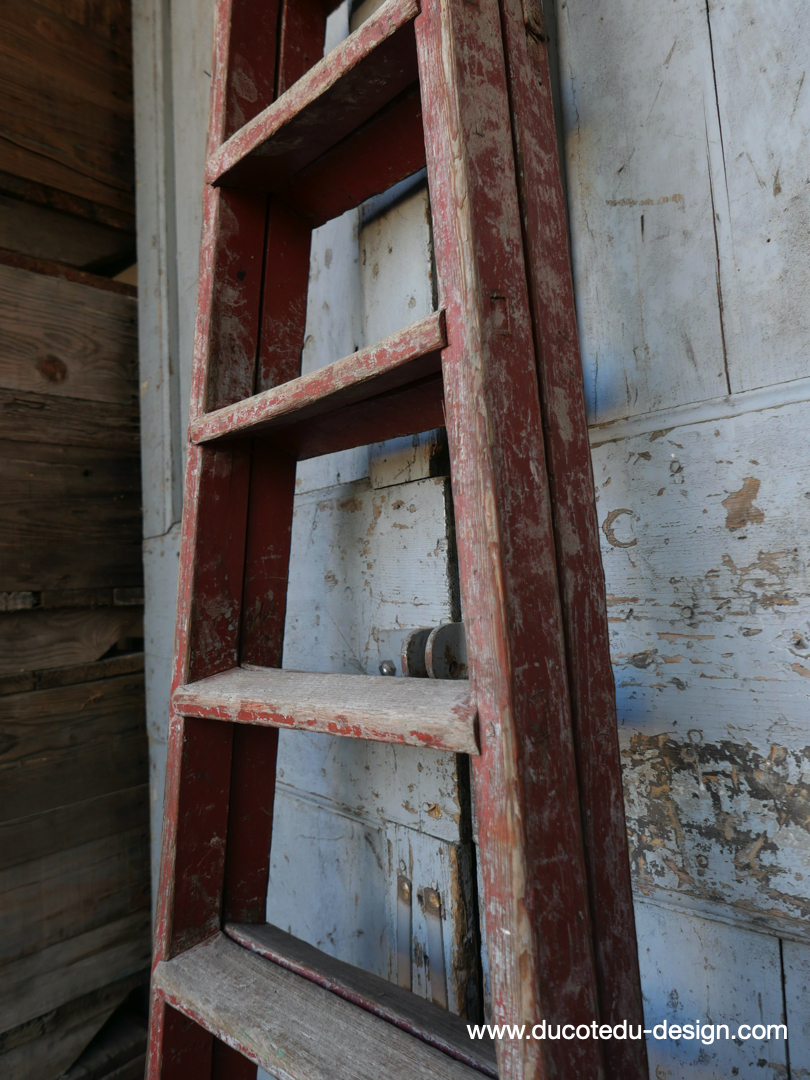 Escabeau pliant d'atelier en bois superbe patine rouge – Image 11