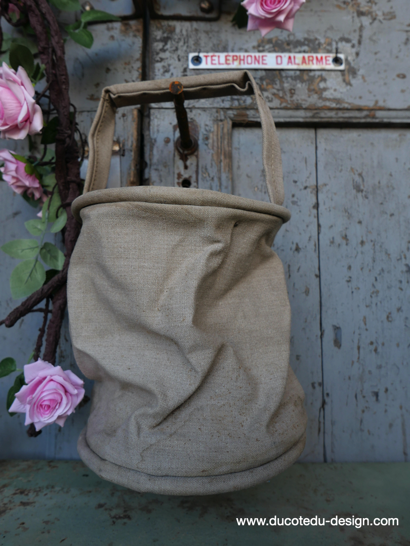 vache à eau, ancien seau pliable en tissu de l'armée francaise – Image 2