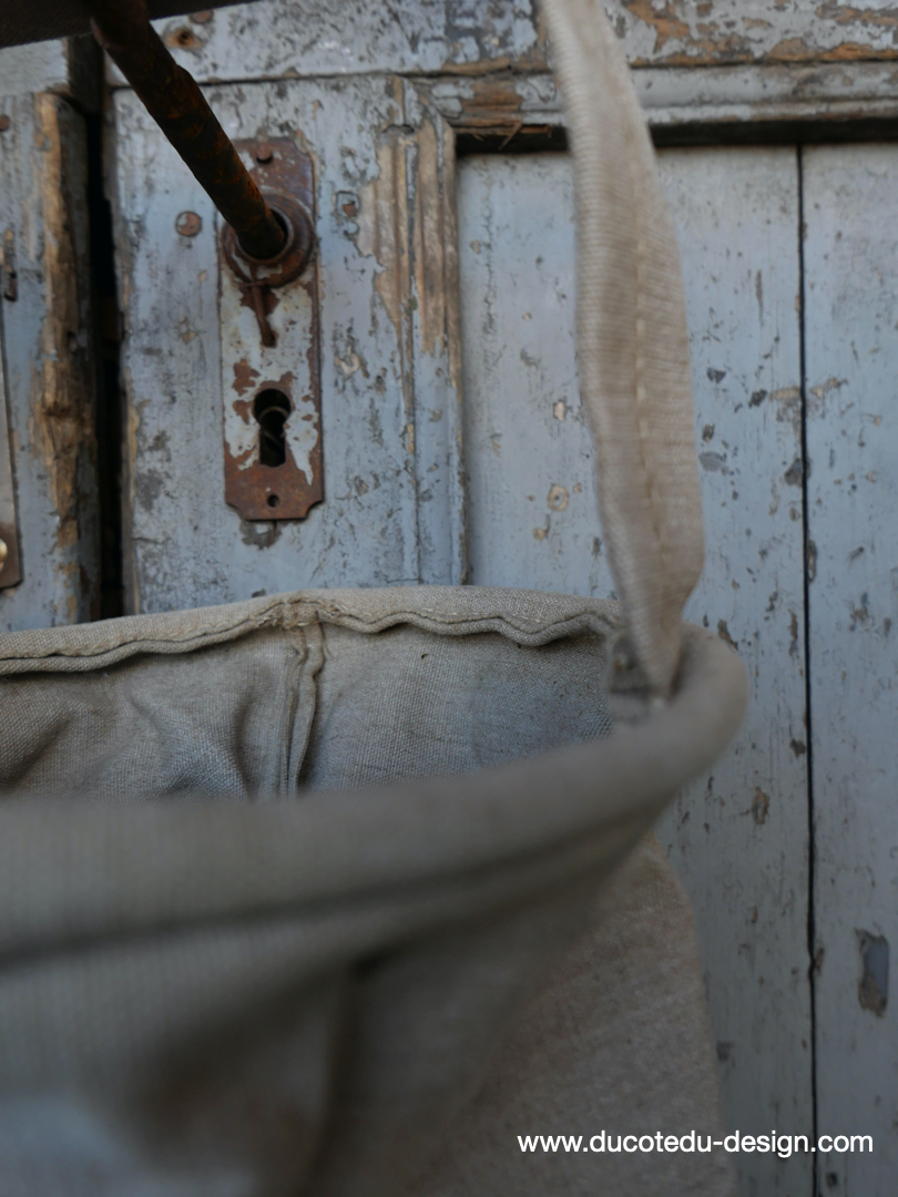 vache à eau, ancien seau pliable en tissu de l'armée francaise – Image 5