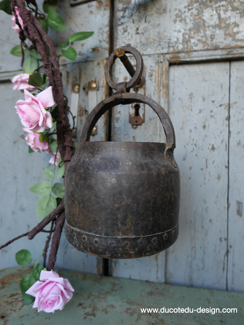 seau metal riveté / cache pot a suspendre – Image 3