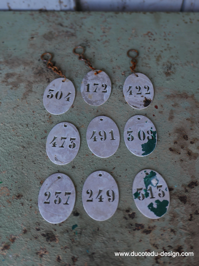 lot de 9 pieces - numero metal pour meuble metier stock vintage / lot 2 – Image 2