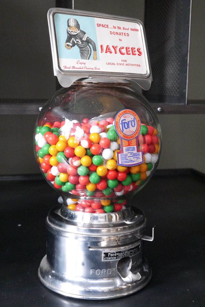 Distributeur à bonbon Ford Ball Gum 1950 jaycees – Image 2