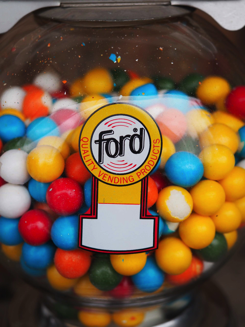 Distributeur à bonbon Ford Ball Gum 1950 hard candy – Image 5
