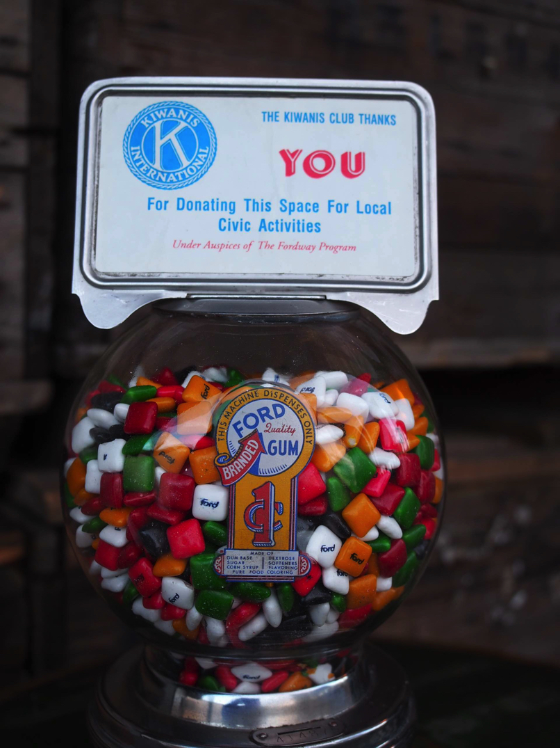 Distributeur à bonbon Ford Ball Gum 1950 hard candy – Image 3