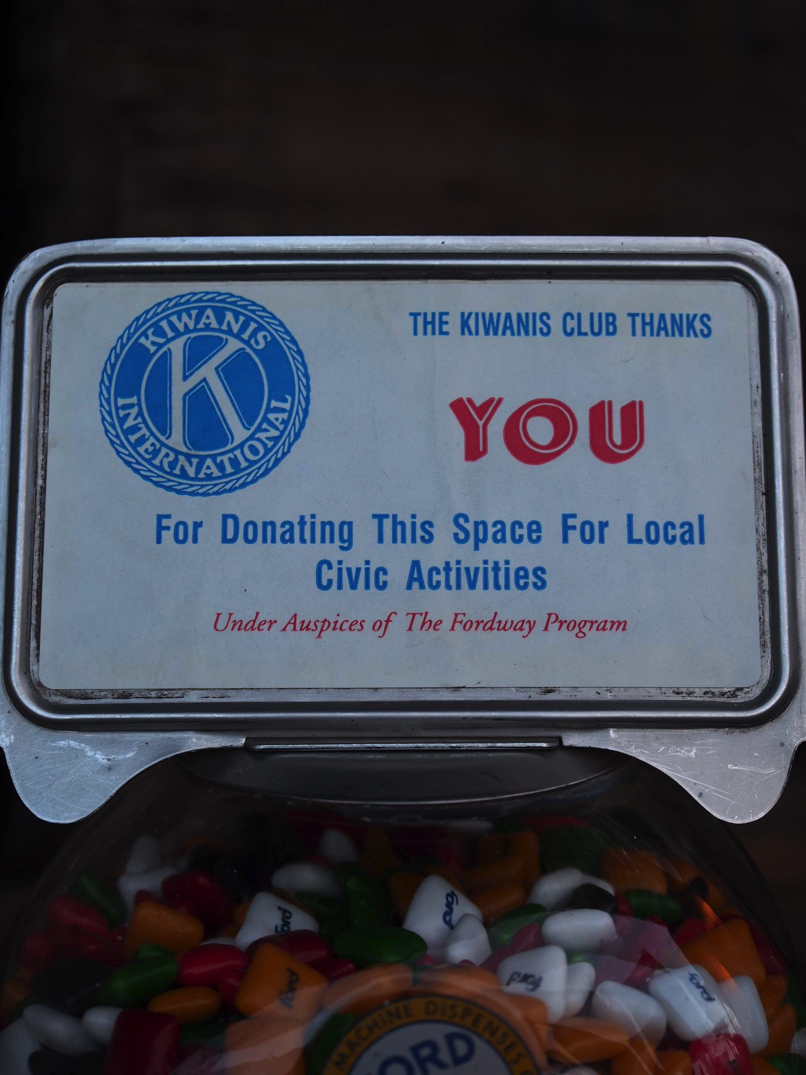 Distributeur à bonbon Ford Ball Gum 1950 hard candy – Image 4