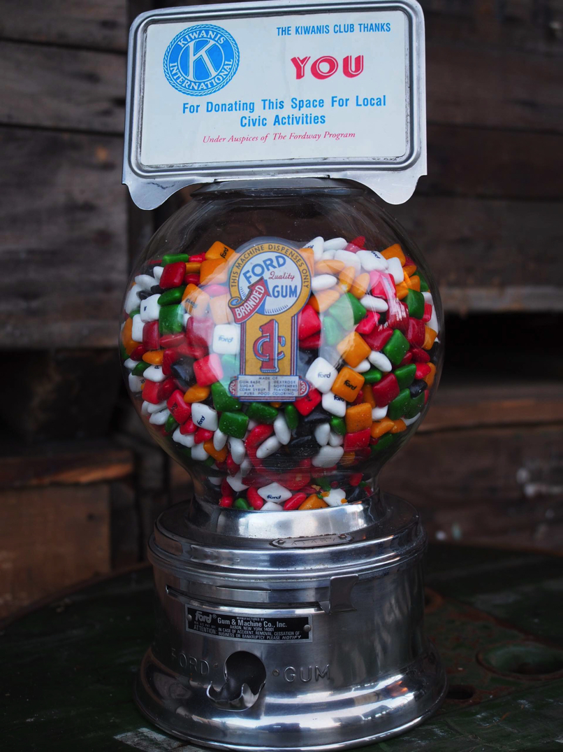 Distributeur à bonbon Ford Ball Gum 1950 hard candy – Image 9