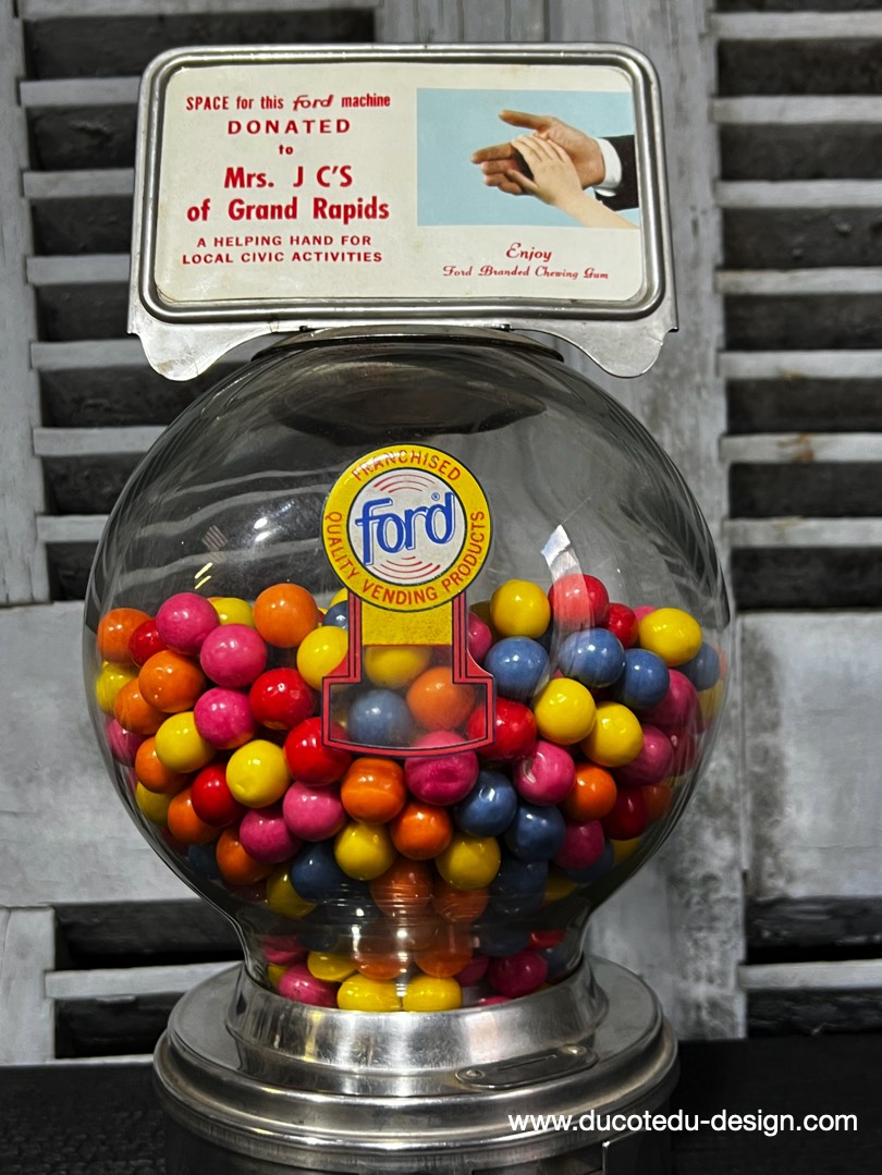 Distributeur à bonbon Ford Ball Gum 1950 – Image 3