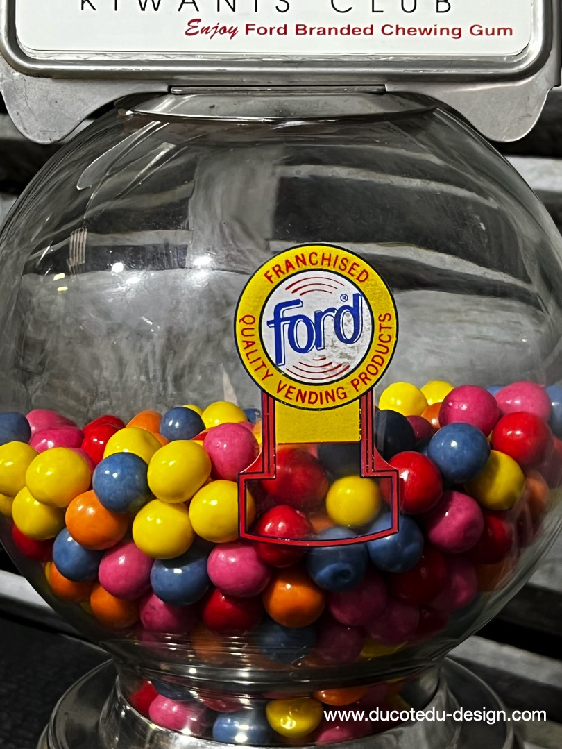 Distributeur à bonbon Ford Ball Gum 1950 – Image 5