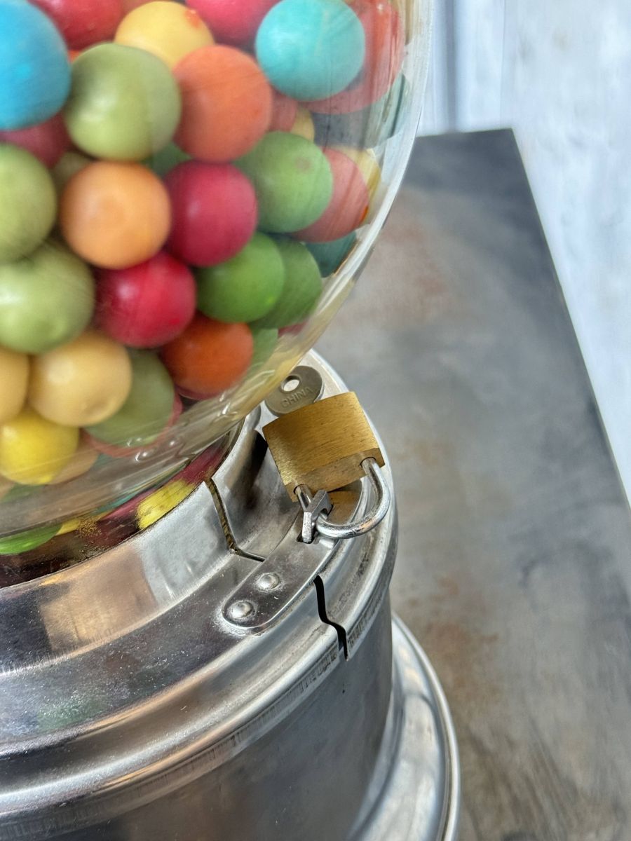 Distributeur à bonbon Ford Ball Gum 1950 hard candy – Image 10