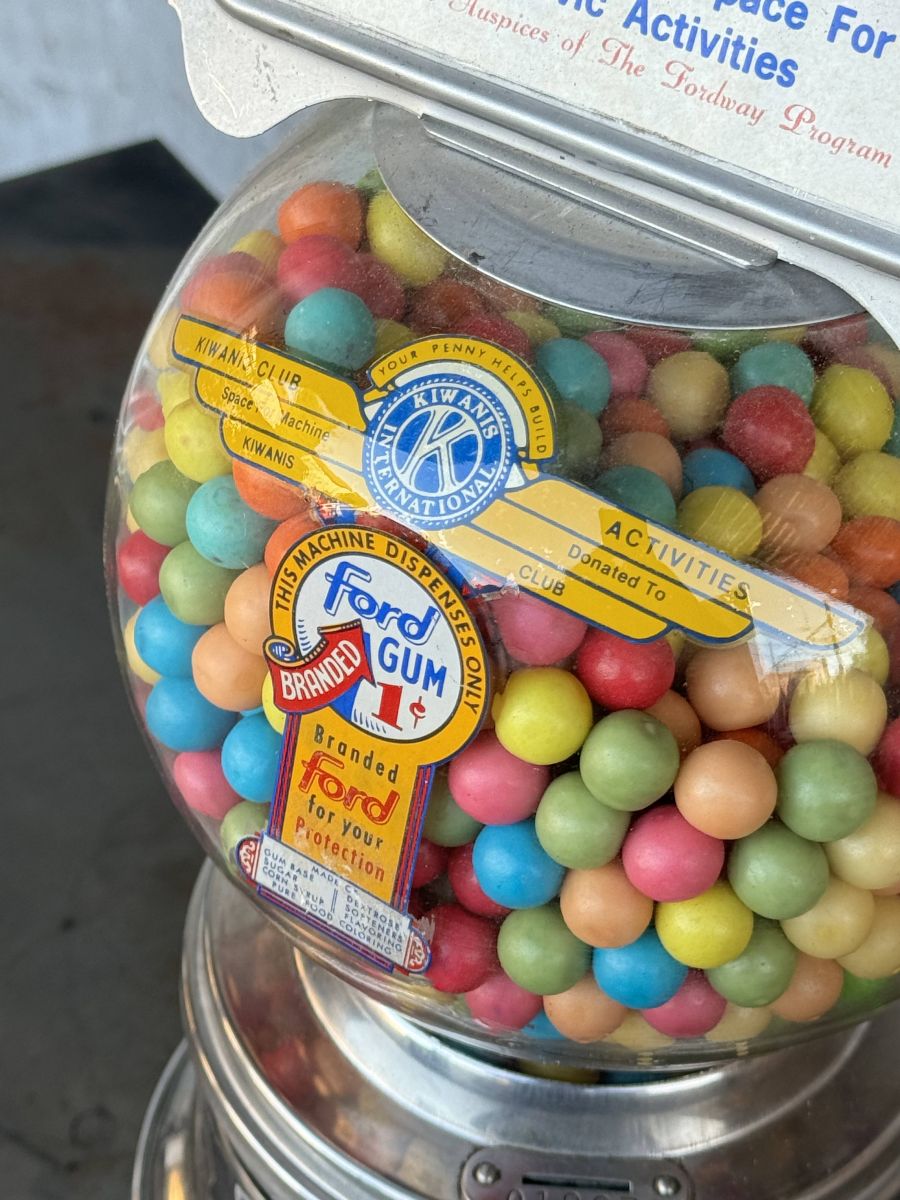 Distributeur à bonbon Ford Ball Gum 1950 hard candy – Image 13