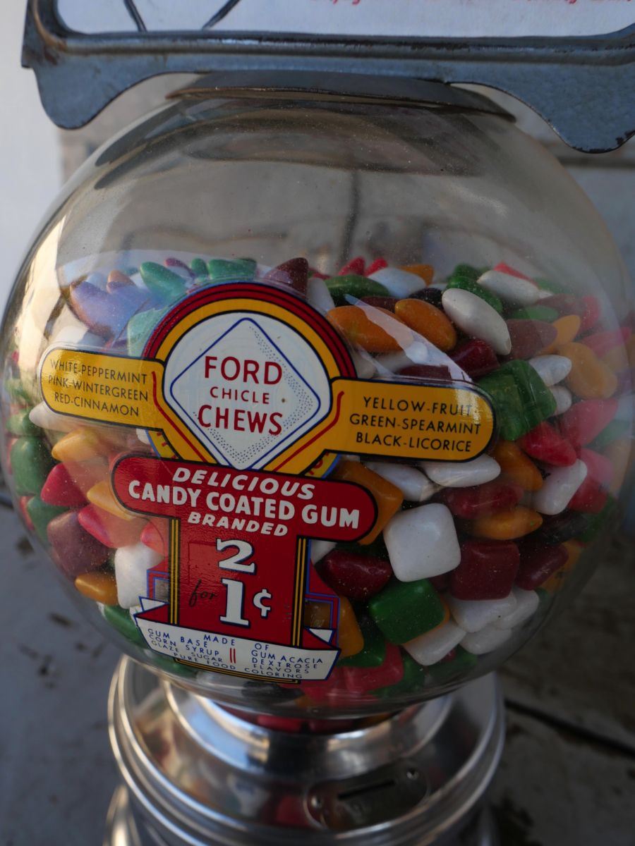 Distributeur à bonbon Ford Ball Gum 1950 hard candy – Image 4