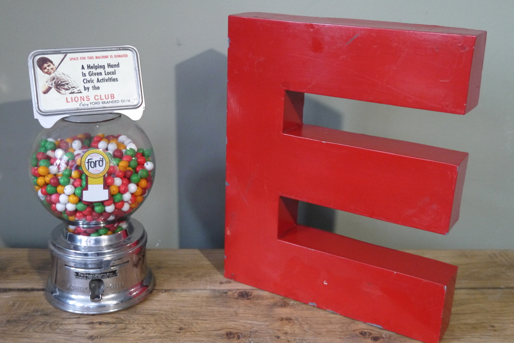 Distributeur à bonbon Ford Ball Gum 1950 lions club – Image 9