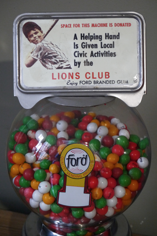 Distributeur à bonbon Ford Ball Gum 1950 lions club – Image 3