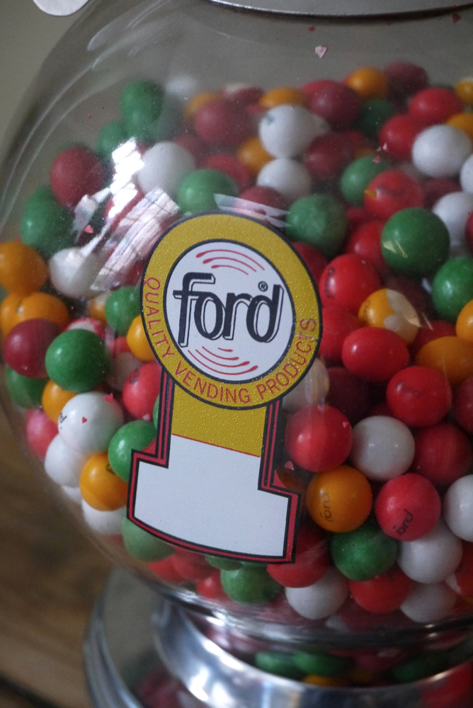 Distributeur à bonbon Ford Ball Gum 1950 lions club – Image 5