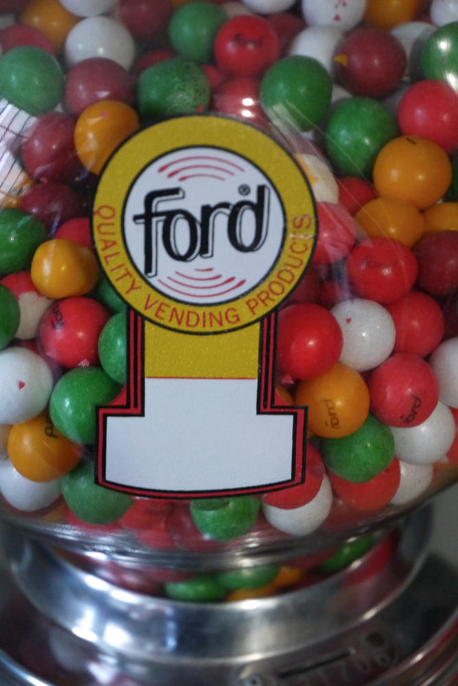 Distributeur à bonbon Ford Ball Gum 1950 lions club – Image 7
