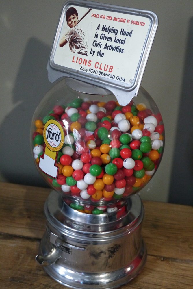 Distributeur à bonbon Ford Ball Gum 1950 lions club – Image 8